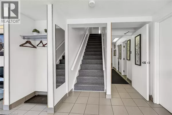 Hamilton, ON L8M1L9,866 MAIN Street E