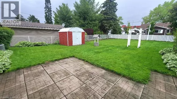 Stratford, ON N5A1M4,128 WOODS Street