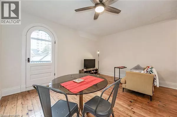 Kitchener, ON N2G1K4,17 HILDA Place Unit# Upper A