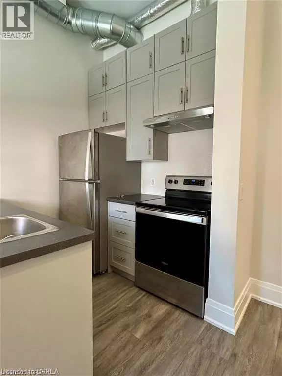 Brantford, ON N3T3B1,11 QUEEN ST #302