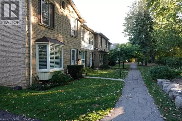 Burlington, ON L7L1E1,5475 LAKESHORE RD #9