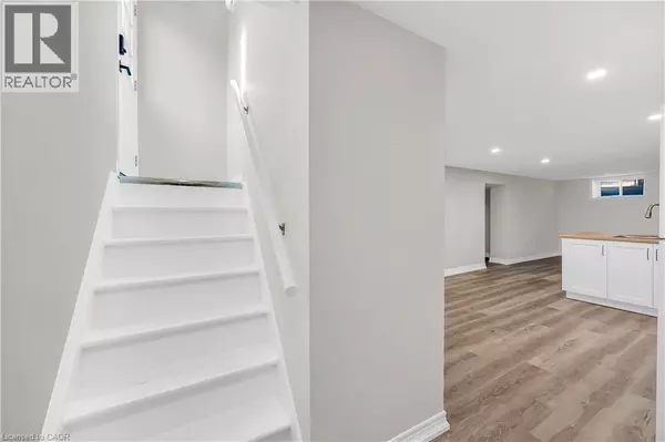 Hamilton, ON L8T2N8,122 TOBY CRES #2