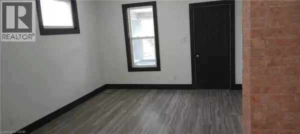 Thorold, ON L2V2C1,98 WELLAND Street N