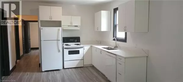 Thorold, ON L2V2C1,98 WELLAND Street N