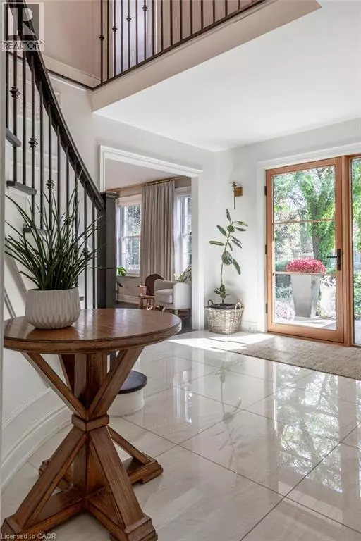 Ancaster, ON L9G3X4,318 LLOYMINN Avenue