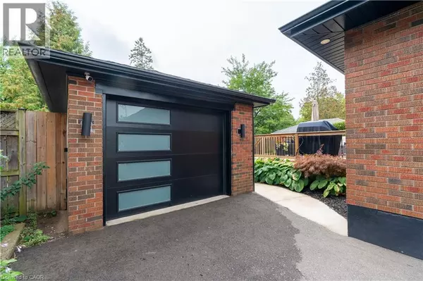 Brantford, ON N3R1Y8,19 RUSSELL Street