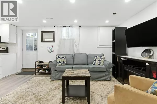 Hamilton, ON L8W3B1,200 WOODHAVEN PL #Lower