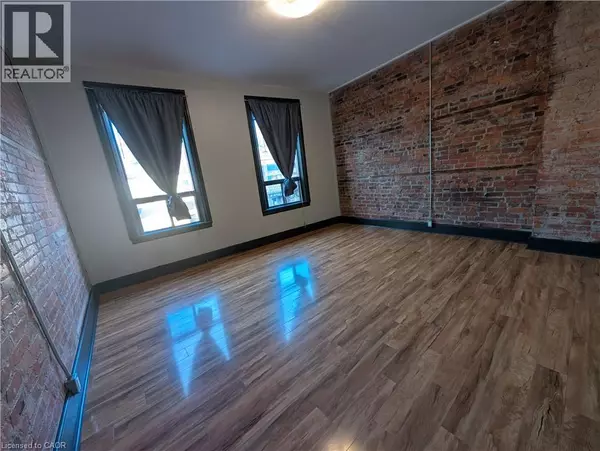 Hamilton, ON L8P1B8,473 KING ST West #B