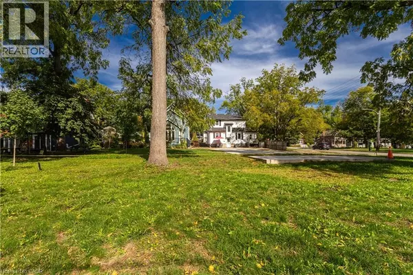 Burlington, ON L7S1N5,5/6 ELGIN Street