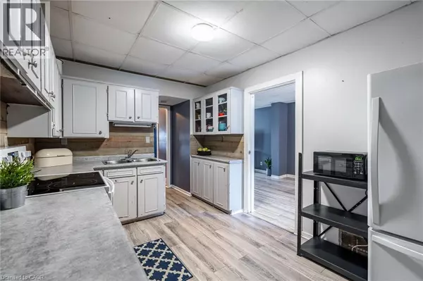 Hamilton, ON L8L6Y8,52 CONNAUGHT Avenue N