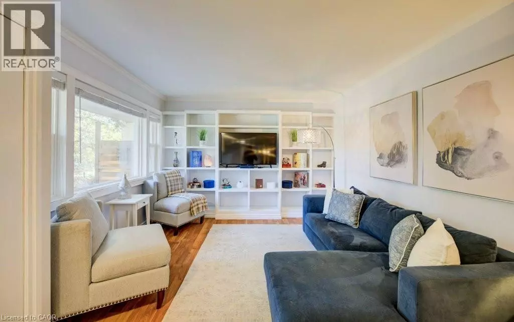 Cambridge, ON N1R1S9,18 HILLTOP Drive