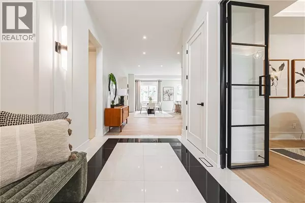 Mississauga, ON L5H1L6,202 QUEEN Street W