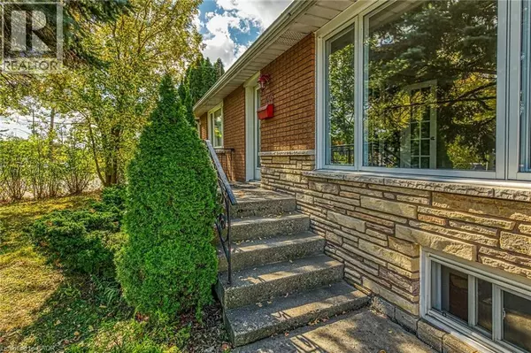 Hamilton, ON L9A3S3,1008 UPPER WELLINGTON Street Unit# Upper Suite