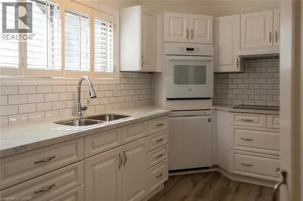 Hamilton, ON L9A1L5,359 QUEENSDALE AVE East #Upper