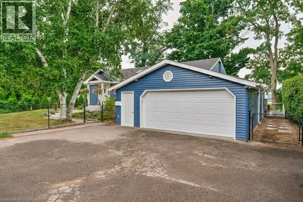 Burlington, ON L7T1B9,636 WEST OVAL Drive