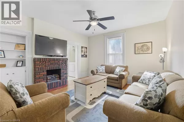 Brantford, ON N3S5P5,117 MURRAY Street