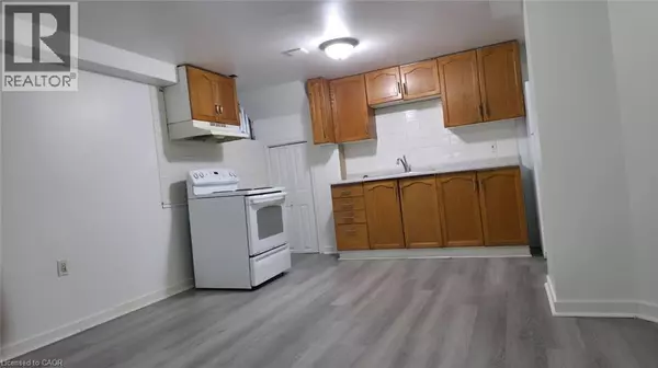 696 NINTH AVE #2, Hamilton, ON L8T1Z9