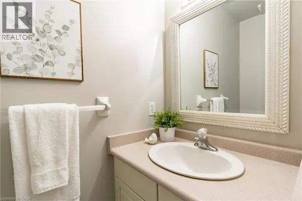 Waterloo, ON N2T2R4,229 BAKER ST #17