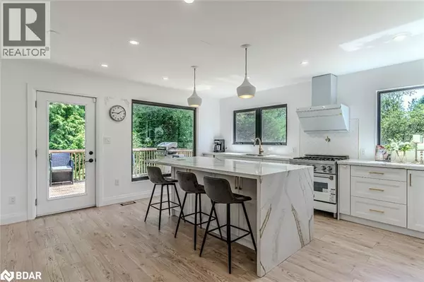 Midhurst, ON L9X1N4,20 HILLVIEW Crescent