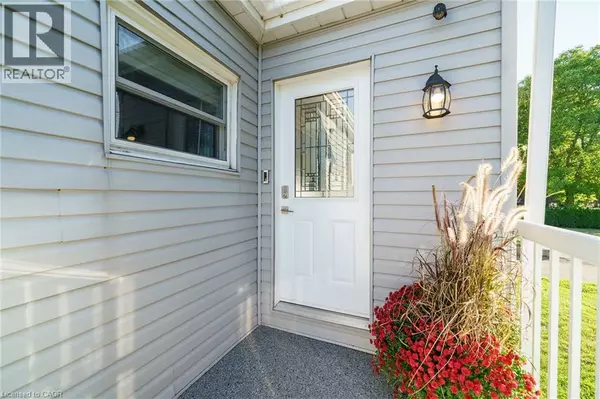 Hamilton, ON L8H2M4,350 POTTRUFF Road N