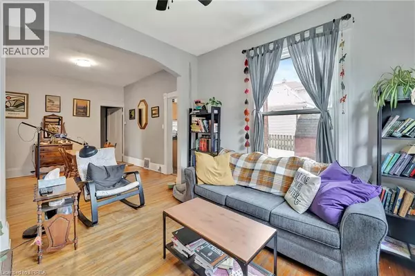 Brantford, ON N3T3A3,157-159 MARKET Street