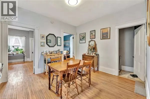 Brantford, ON N3T3A3,157-159 MARKET Street