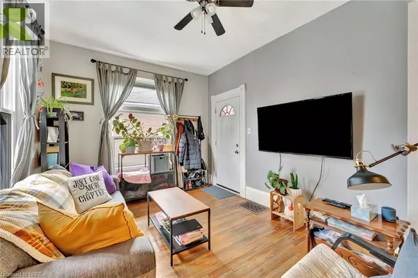 Brantford, ON N3T3A3,157-159 MARKET Street