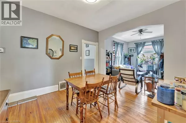 Brantford, ON N3T3A3,157-159 MARKET Street