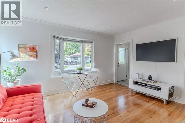 Barrie, ON L4M3N2,5 NEWTON Street