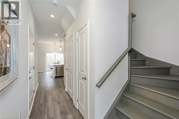 Hamilton, ON L0R1W0,205 THAMES WAY #22