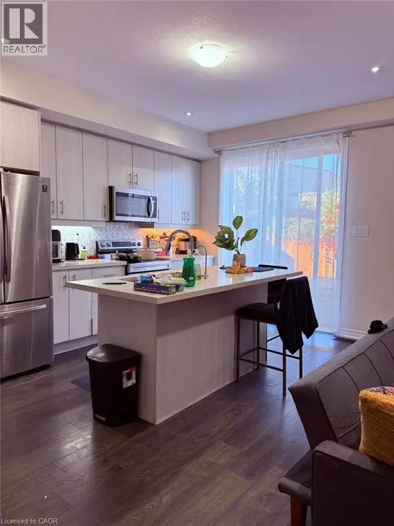 Cambridge, ON N1R0C7,33 HOLLYWOOD COURT Court