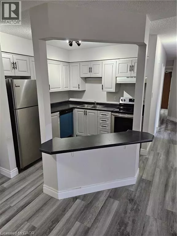 Kitchener, ON N2C2P1,3085 KINGSWAY DR #3