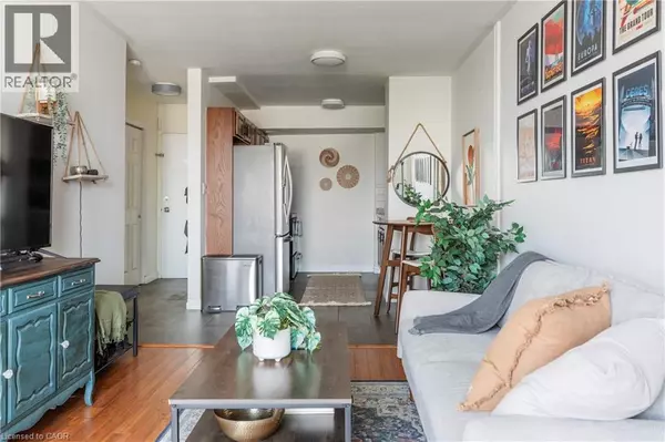 141 CATHARINE ST South #902, Hamilton, ON L8N2J7