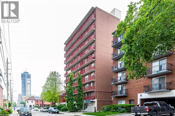 Hamilton, ON L8N2J7,141 CATHARINE ST South #902