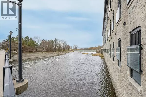 Cambridge, ON N3C1A2,19 GUELPH AVE #207