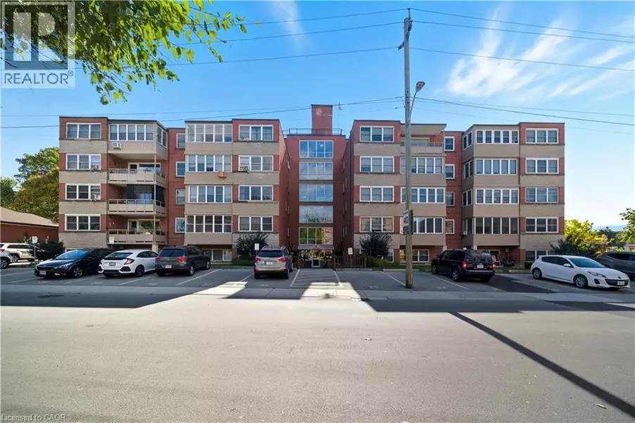 9 GRANT BLVD #102, Dundas, ON L9H4L5