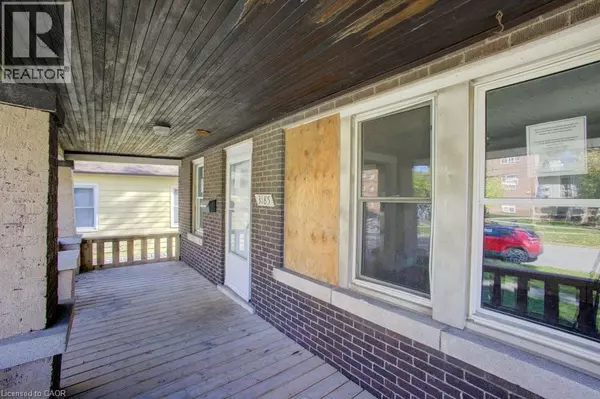 Windsor, ON N9C1M3,3185 DONNELLY Street