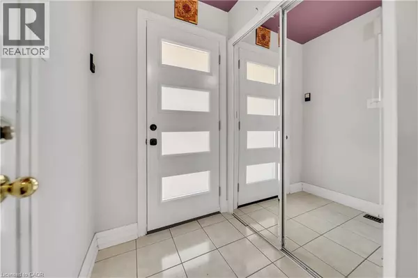 Mississauga, ON L5R0A3,562 ORANGE WALK Crescent