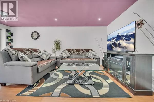 Mississauga, ON L5R0A3,562 ORANGE WALK Crescent