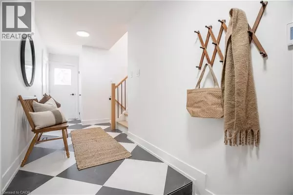 Burlington, ON L7P1K5,1365 JANINA Boulevard