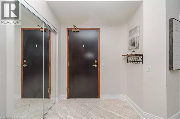 Brampton, ON L6V4M6,1 BELVEDERE CT #PH5