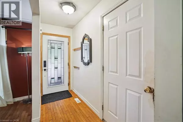 Burlington, ON L7M3T6,1582 RILEY Avenue