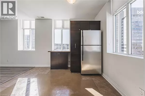 Hamilton, ON L8P4W4,36 JAMES ST South #1205