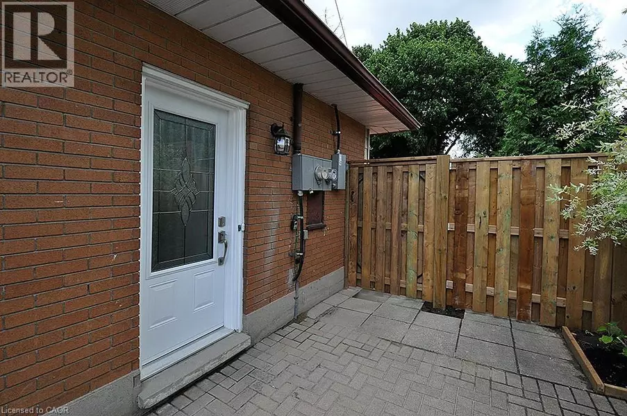75 WOODHAVEN RD #1, Kitchener, ON N2C1T9