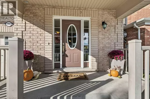 Kitchener, ON N2R0E5,286 APPLE HILL Crescent