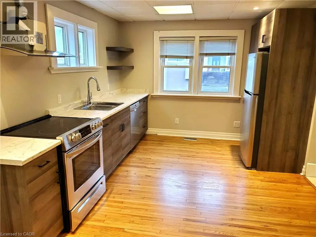 Waterloo, ON N2J1R4,242 KING Street S
