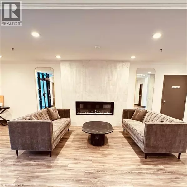 Oakville, ON L6J7P6,185 ROBINSON ST #405