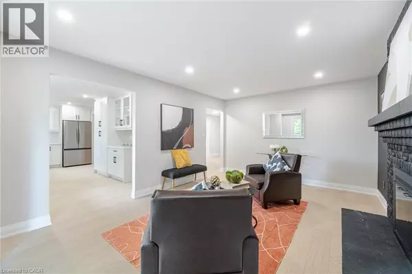 Burlington, ON L7P4G3,2392 ARNOLD Crescent