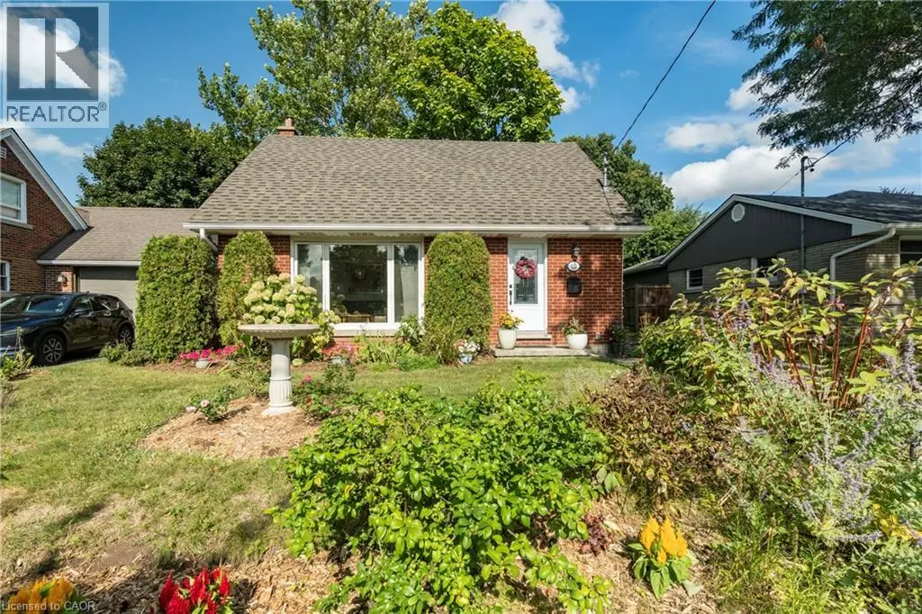 Waterloo, ON N2J2B8,110 ELLIS Crescent S