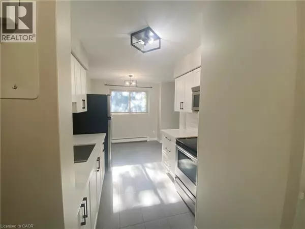 Kitchener, ON N2E1H1,163 CHANDLER DR #12